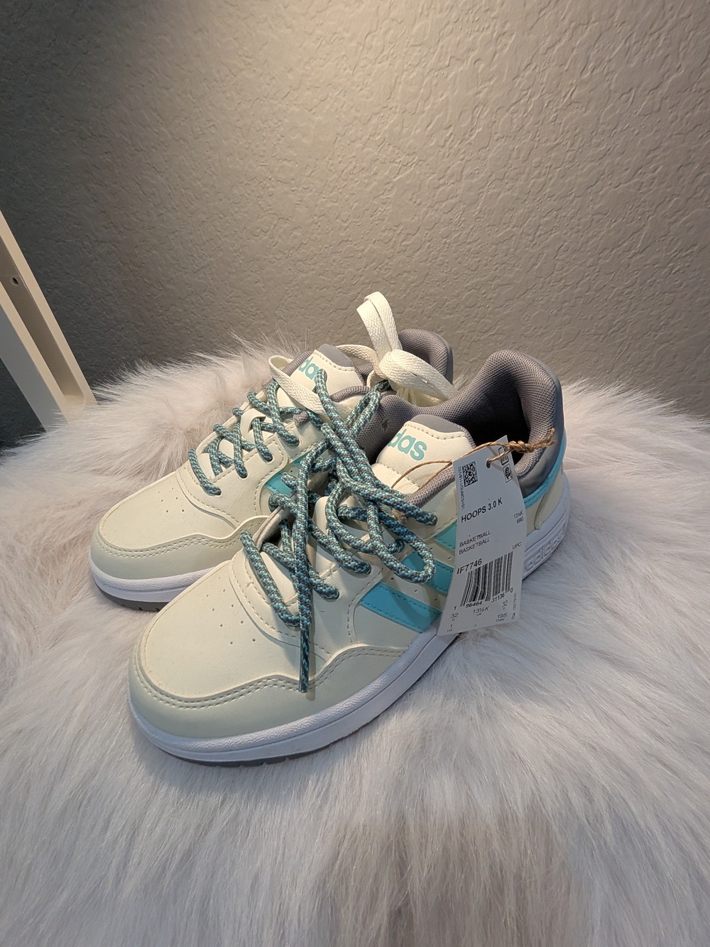 Adidas Hoops 3.0 Kids‎ Cream & Light Blue Sneakers Size 1 Youth
